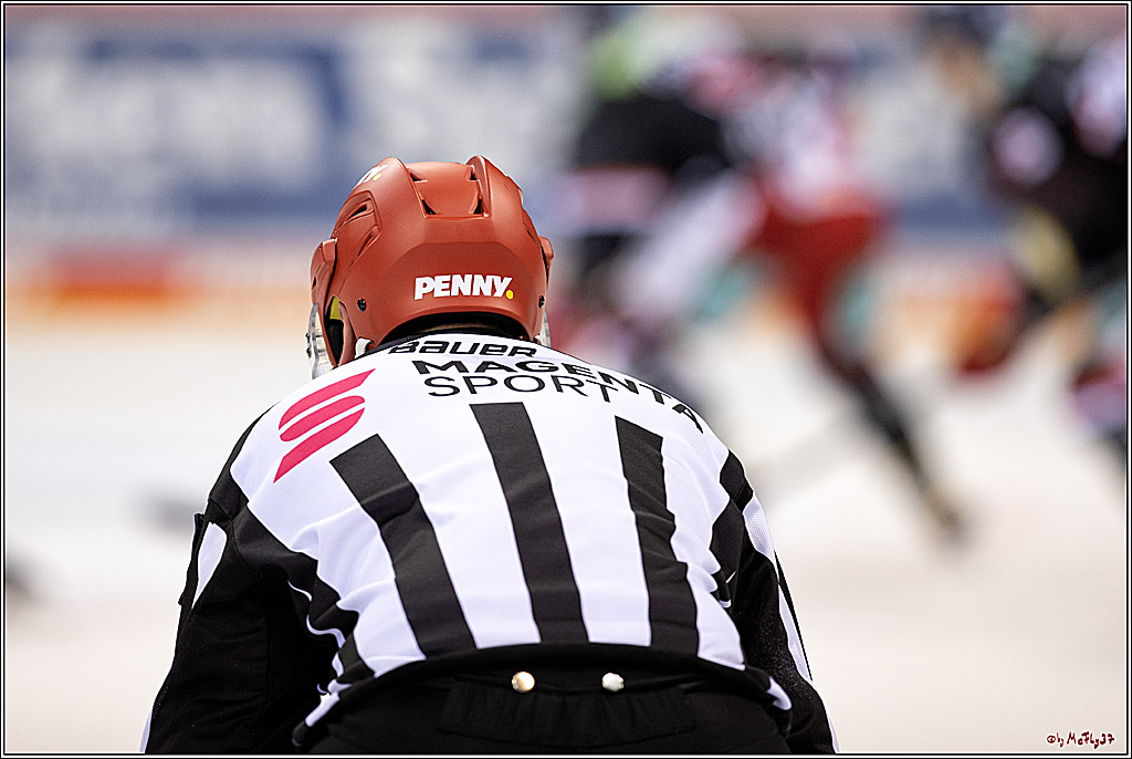 PENNY DEL Viertelfinale 4. Spiel; Duesseldorfer EG - Red Bull Muenchen; Duesseldorf, 16.04.2022